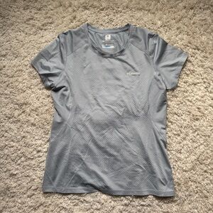 Columbia Women's Titanium Pale Blue Performance Running Tee. Size Lrg.